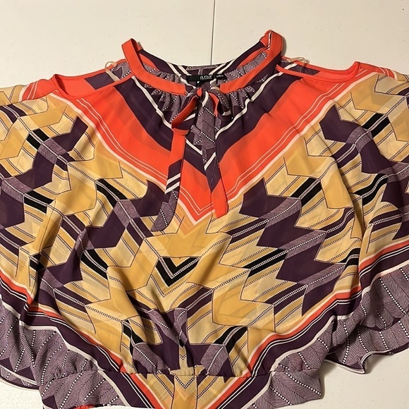 A.N.A. Cold shoulder top with cape shape, sz M - Picture 5 of 8